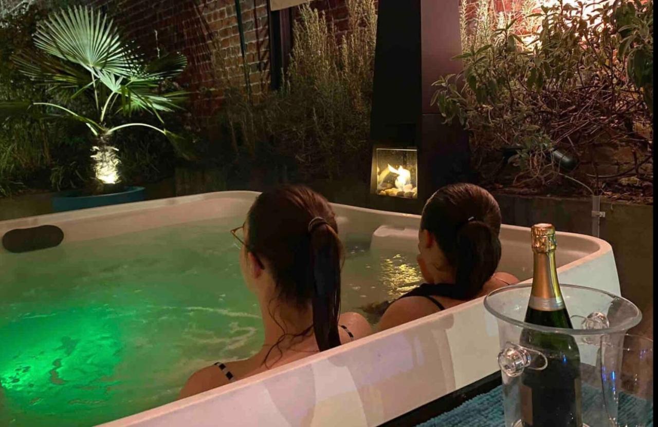 Le Jacuzzi De Marie Ll Apartment Tourcoing Exterior photo